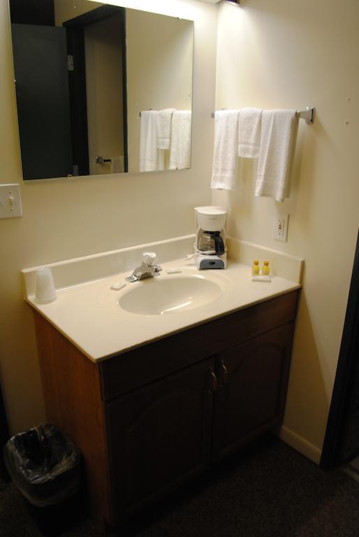Camp Inn Lodge Oscoda Δωμάτιο φωτογραφία